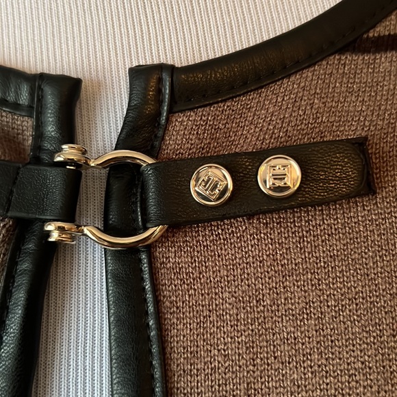 Brown and black poncho - Picture 7 of 9